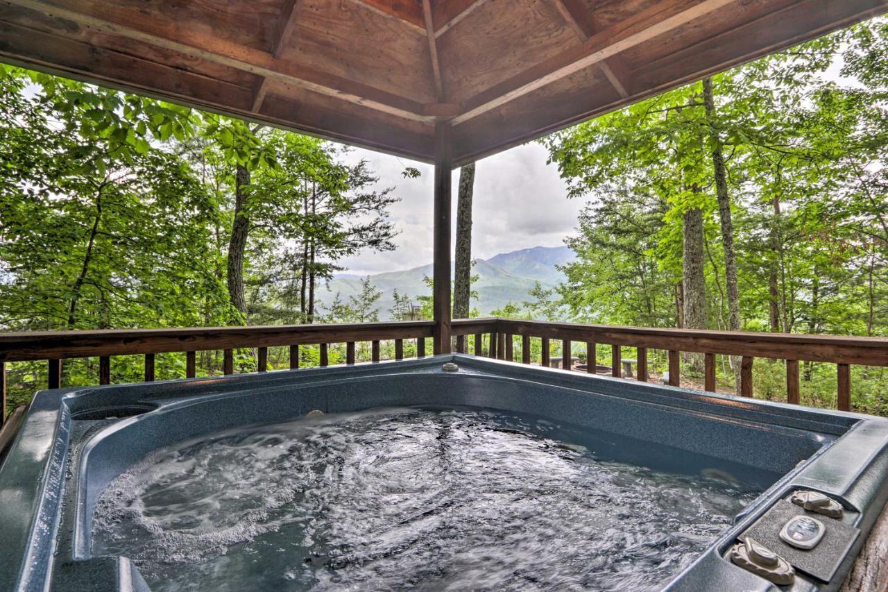 Villa Gatlinburg Escape with Hot Tub, Deck&Mtn View Exterior foto